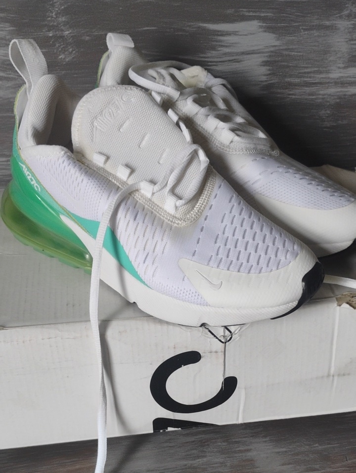 Nike Air Max 27c Womens Size 7 Sneakers With Box Some Discoloration